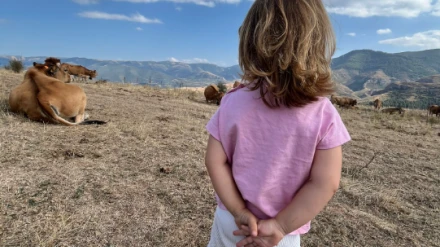 Eda, la niña de dos años que se ha convertido en la esperanza de la ganadería riojana