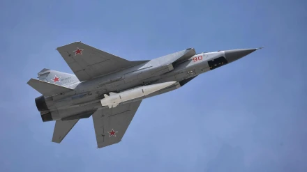 Avión de combate ruso Mikoyan MiG-31 con el misil hipersónico Kinzhal