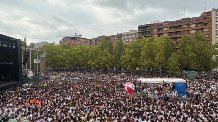 Las fiestas de San Mateo 2025 comienzan con una plaza del Ayuntamiento de Logroño a reventar: Así ha sido el lanzamiento del cohete