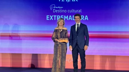 Victoria Bazaga recoge el premio Viajar