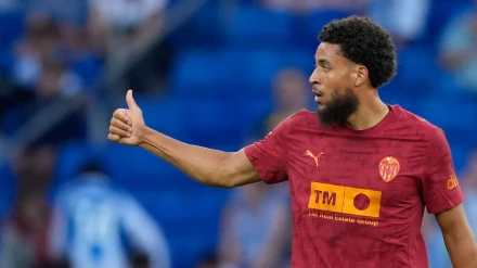 Danjuma celebra el primer gol del Valencia en el RCDE Stadium frente al Espanyol