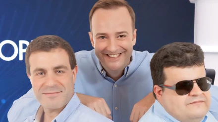 David Miner del grupo Risa, en el centro