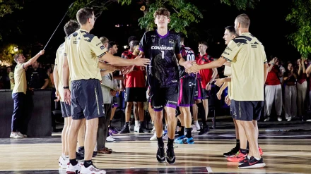 Pablo Fernández con el Covirán Granada