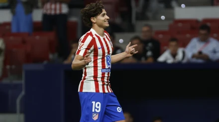 Julián Álvarez celebra el primer gol frente al Rayo Vallecano