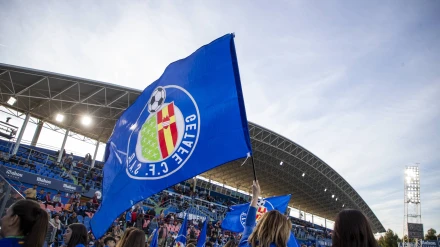 Aficionados del Getafe en un partido de LaLiga en el Coliseum.