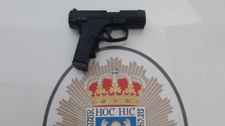 La pistola intervenida era de aire comprimido