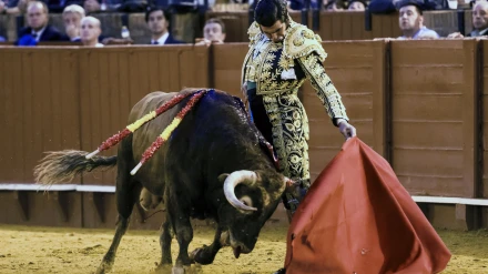 Natural de Morante de la Puebla al cuarto toro de Cuvillo en Sevilla