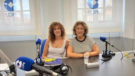 Lourdes Cobacho, junto a Eva Serna