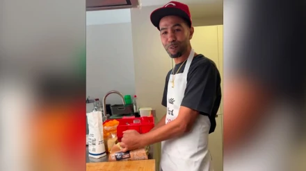 Mounir Nasraoui, padre de Lamine Yamal, enseña en su cuenta de Instagram a cocinar unas nuggets de pollo caseras