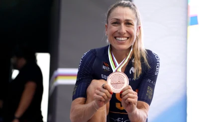 Mavi García celebrando el bronce mundial