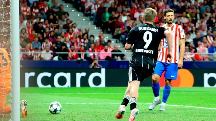 Burkardt, del Eintracht, recorta distancias en el Metropolitano frente al Atlético