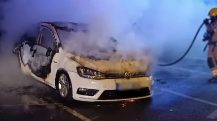 El vehículo resultó seriamente dañado