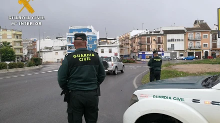 Efectivos de la Guardia Civil en Puente Genil.