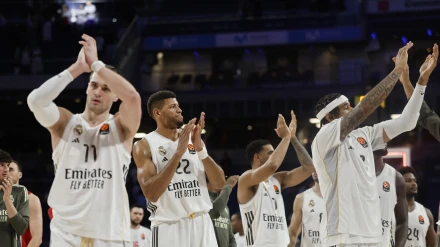 El Real Madrid celebra la victoria en la Euroliga