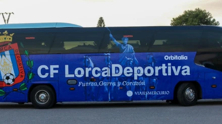 Nuevo autobús del CF Lorca Deportiva para los desplazamientos