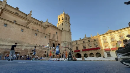 Momento del 3x3 de los Juegos Deportivos del Guadalentín en Plaza de España