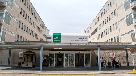 Entrada del Hospital Juan Ramón JiménezJUNTA DE ANDALUCÍA