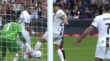 Imagen del lance que fue penalti en contra del Mallorca