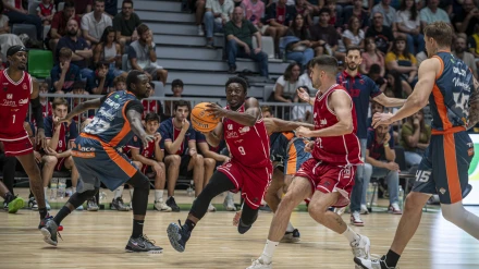 El Jaén CB planta cara al Starlabs Morón y deja buenas sensaciones pese a la derrota (64-84)