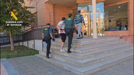 Uno de los detenidos en la operación que ha permitido desarticular un grupo criminal que se dedicada al robo en viviendas de Huesca, Zaragoza y Soria