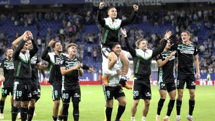 October 5, 2025, Sabadell, Barcelona, Spain: Barcelona Spain 05.10.2025  Real Betis players celebrate the victory during the  La Liga EA Sports  between Espanyol  and Real Betis  at RCDE Stadium  on 05 October  2025  in Barcelona. (Credit Image: © Xavi Urgeles/ZUMA Press Wire)
