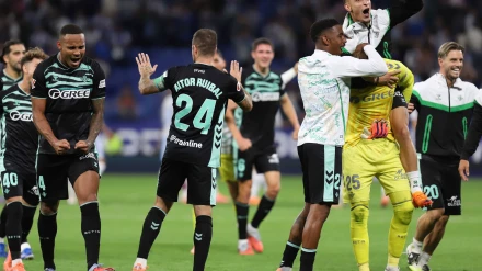 October 5, 2025, Sabadell, Barcelona, Spain: Barcelona Spain 05.10.2025  Real Betis players celebrate the victory during the  La Liga EA Sports  between Espanyol  and Real Betis  at RCDE Stadium  on 05 October  2025  in Barcelona. (Credit Image: © Xavi Urgeles/ZUMA Press Wire)
