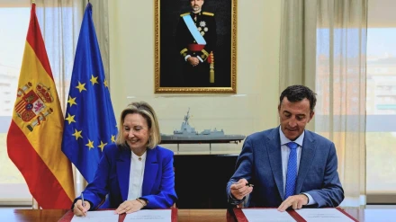 07/10/2025 La secretaria de Estado de Defensa, Amparo Valcarce, y el presidente de Navantia, Ricardo Domínguez García-Baquero, firmado la orden de ejecución para el diseño y construcción de dos nuevos Buques de Acción Marítima (BAM) en Puerto Real.POLITICA MINISTERIO DE DEFENSA