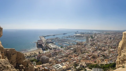 0,187 plazas turísticas por habitante: el nuevo límite que marcará el turismo en Alicante