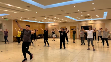 Un momento en la clase de danza de Alexanre Fernández en el Centro Galicia de Buenos Aires