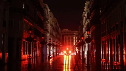 Una calle de Málaga durante el apagón en la red eléctrica de toda España