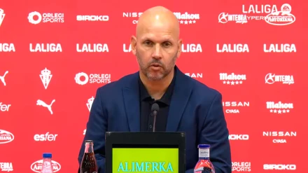 José Alberto, entrenador del Racing de Santander, en la sala de prensa del estadio El Molinón