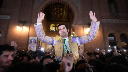 Morante, a hombros por la puerta grande de Las Ventas