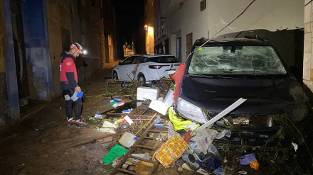 Hasta las dos de la madrugada, los equipos de emergencias han efectuado 31 salvamentos, principalmente de personas que habían quedado atrapadas en sus vehículos en carreteras