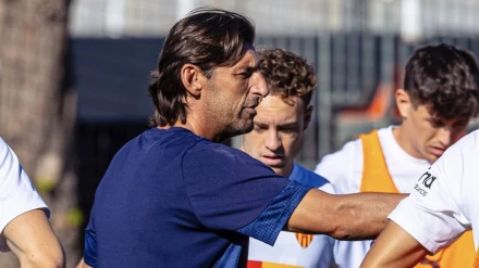 Angulo en una charla con la plantilla