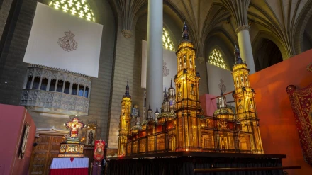 El Rosario de Cristal cierra las Fiestas del Pilar en este 2025