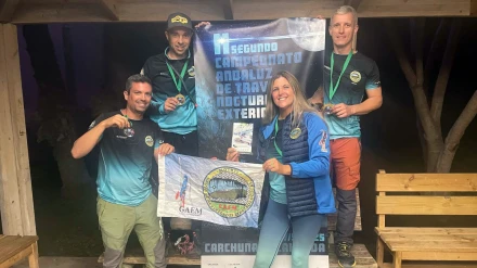 Deportistas del Grupo de Actividades Espeleológicas de Motril posando al finalizar el Andaluz