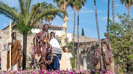 La Burrita de Mérida estrena candelabros en un doble aniversario