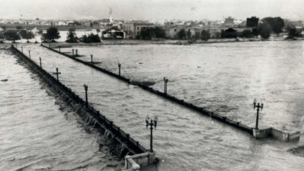 Crecida del río Turia a su paso por Valencia en el año 1957