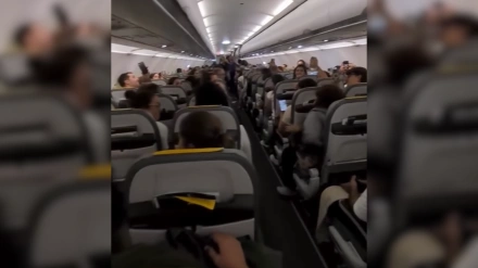 Coro Vocalia en un avión