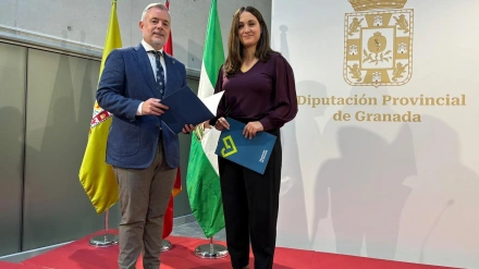 El portavoz del Equipo de Gobierno de la Diputación de Granada, Nicolás Navarro, y la diputada de Reto Demográfico, María Vera, en la presentación de una nueva línea de ayudas contra la despoblación