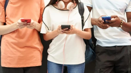 Peligro uso de móvil en adolescentes