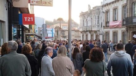 Los manifestantes ante el Ayuntamiento