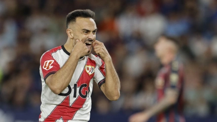 Álvaro García celebra el 0-3 del Rayo contra el Levante