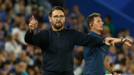 José Bordalás da órdenes desde el banquillo del Getafe en el partido de LaLiga frente al Real Madrid