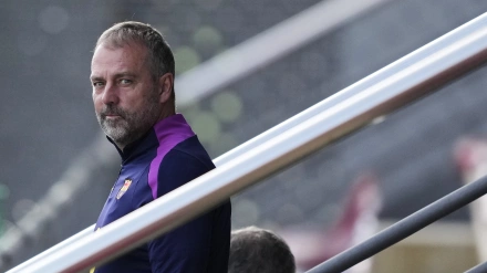 Hansi Flick, antes del entrenamiento con el Barça