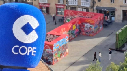 Una muralla temporal divide Vitoria en dos