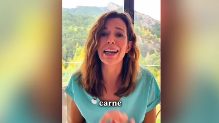 Ana Molina, dermatóloga, en el vídeo
