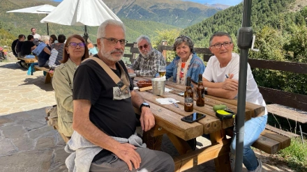 Juan Manuel, en primer plano, junto a unos amigos.