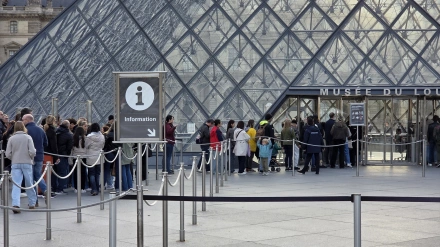 Tres días después del robo de las joyas de Eugenia de Montijo el Louvre ha reabierto al público