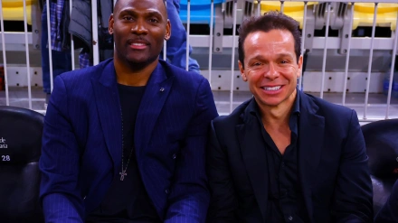 David Carro junto al ex jugador Pete Mickeal